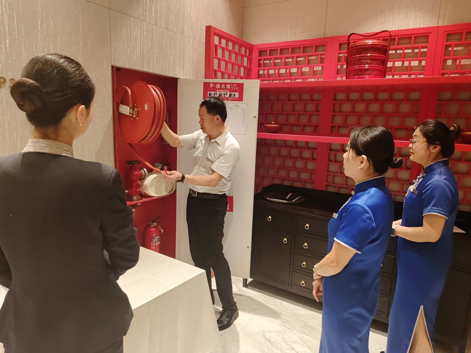 筑牢安全防线  护航双节平安