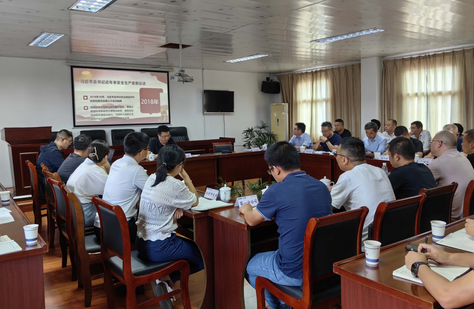 “百团进百万企业千万员工”安全生产专题宣讲进路桥