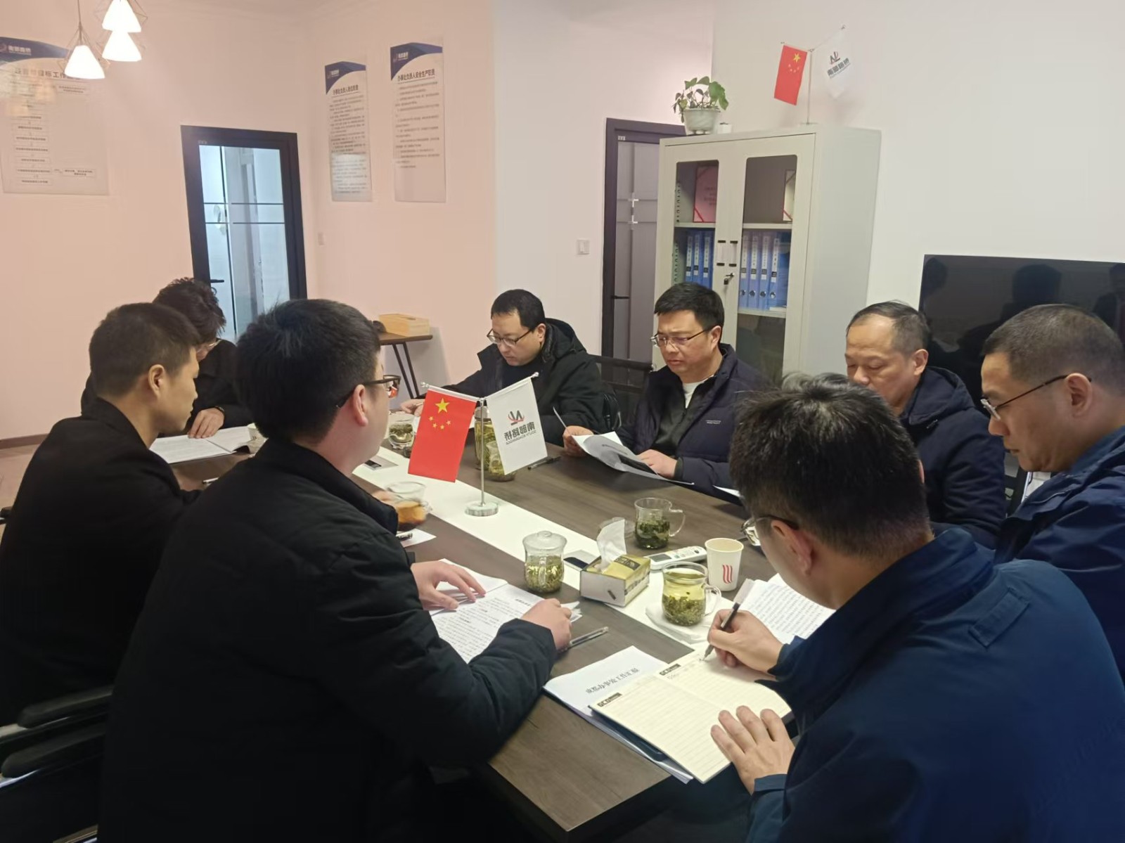 调研一线鼓干劲   基层发展步铿锵