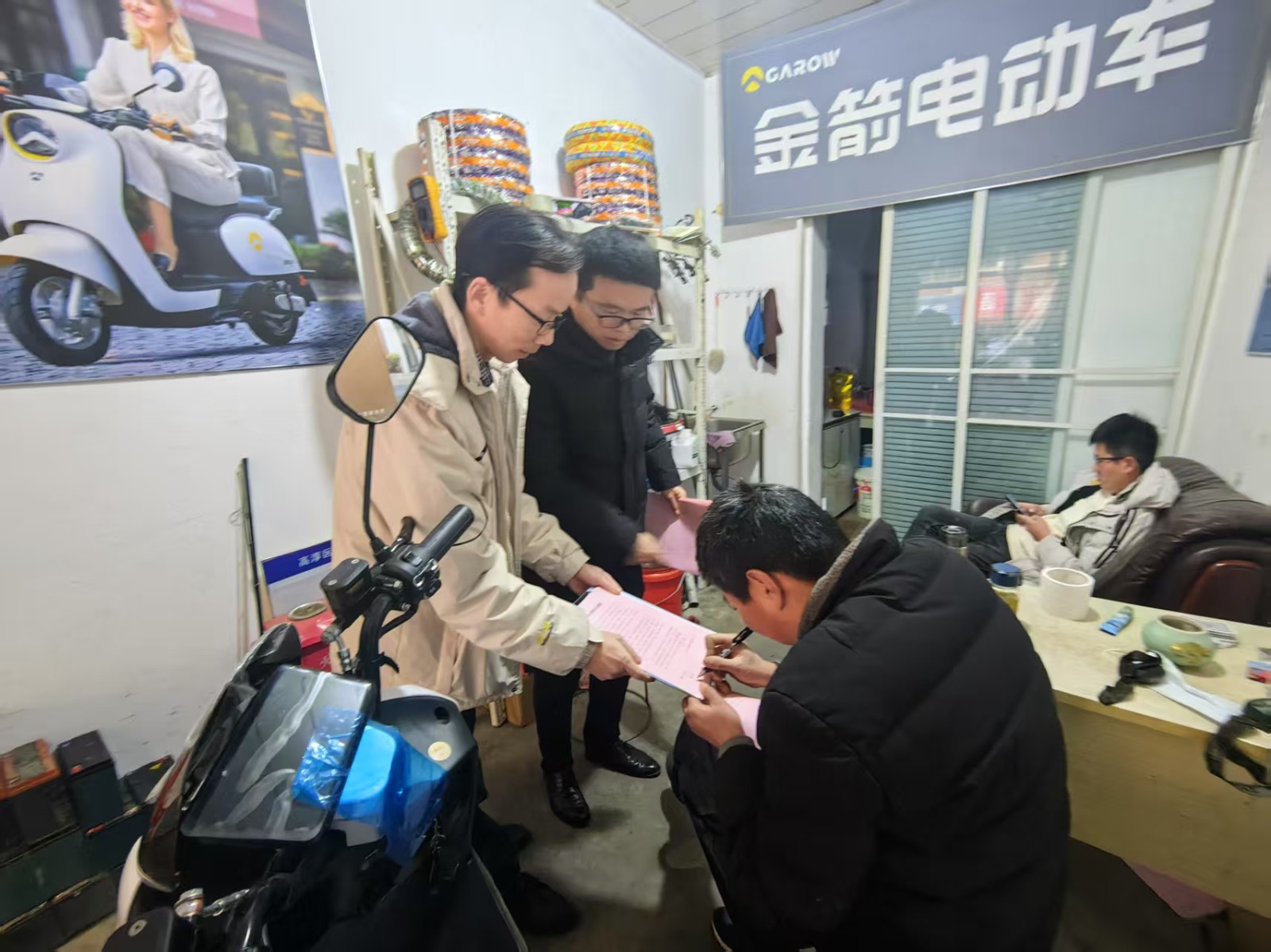 苏圣公司开展“敲门行动”为商户安全过节保驾护航