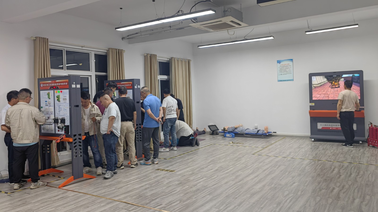 路通公司晚间课堂开课啦！