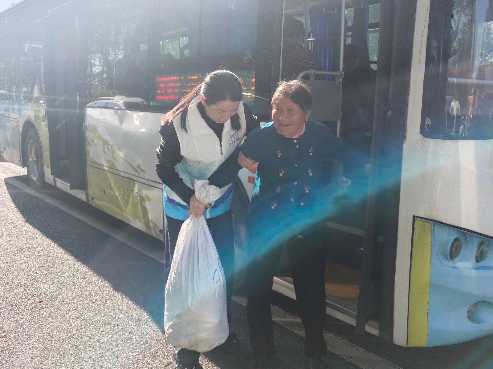 换位思考悟初心  暖心服务护出行